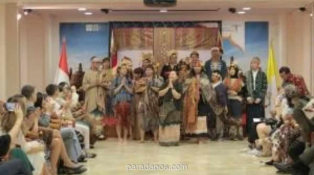 KBRI Takhta Suci Perkenalkan 17 Koleksi Tenun Nusantara di Roma Lewat Acara Women, Thread, dan Time