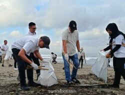 KKP dan DANA Bersihkan Pantai Petitenget, Perkuat Ekonomi Biru Lewat Aksi Kolektif Tangani Sampah Laut