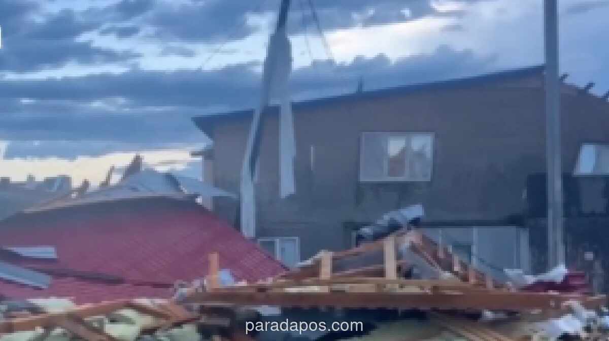 Tornado Langka Landa Wilayah Ural Rusia, 16 Luka-Luka dan Puluhan Rumah Hancur