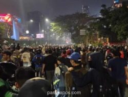 Mahasiswa Mulai Bubar dari Kawasan Sudirman, Sebagian Massa Tanpa Almamater Masih Bertahan di Tosari