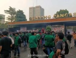 Ratusan Mahasiswa Gelar Aksi di Depan DPR, Protes Pelemahan Rupiah dan Serangan Air Keras ke Aktivis