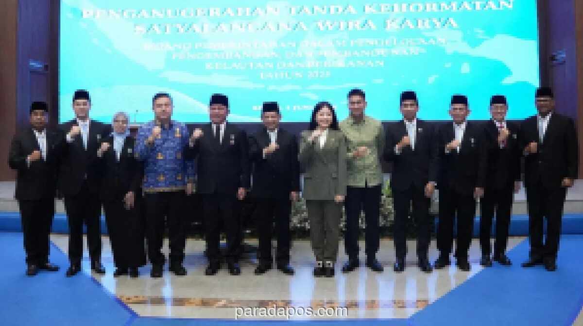 Mendagri Anugerahkan Satyalancana Wira Karya kepada Tujuh Kepala Daerah atas Inovasi Kelautan dan Perikanan
