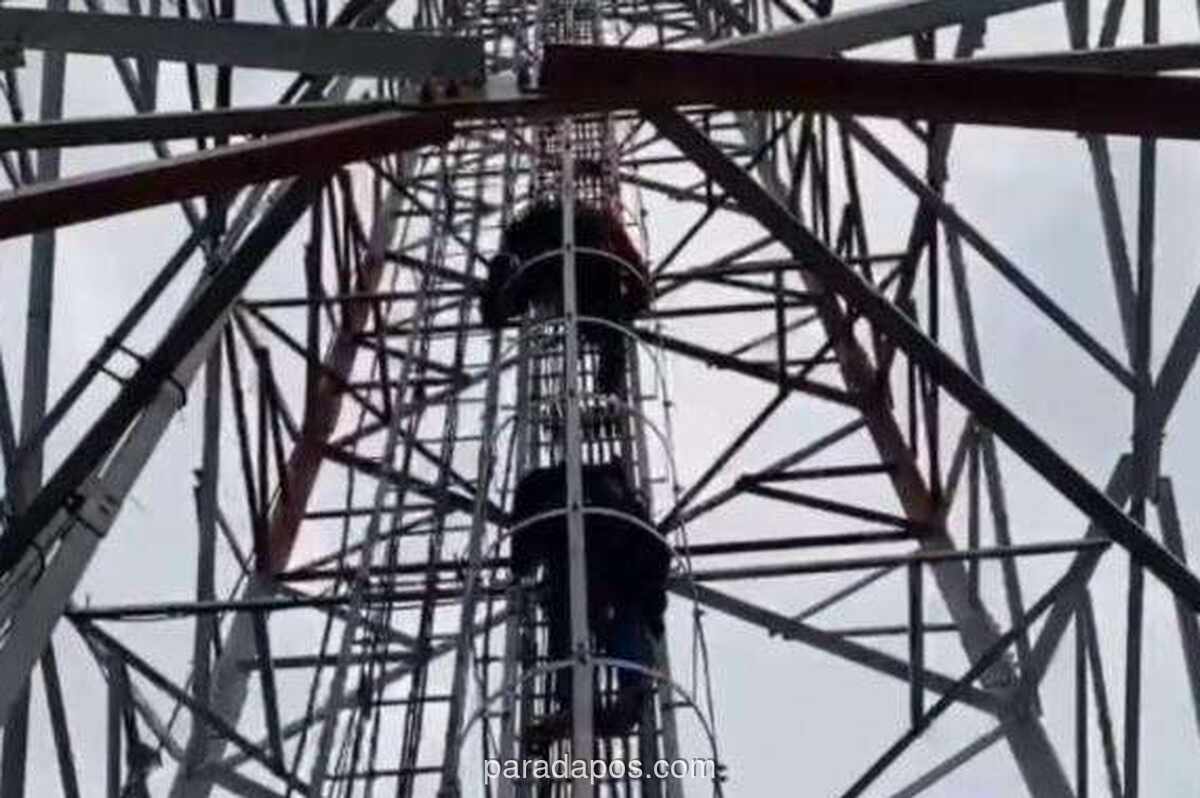 Pria Depresi Nekat Panjat Tower 52 Meter di Bandar Lampung, Dievakuasi Tim SAR Setelah Dibujuk Istri