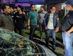 Mobil Honda Jazz Dirusak Massa di Citra Raya, Diduga Akibat Pengemudi Geber Knalpot di Depan Angkringan