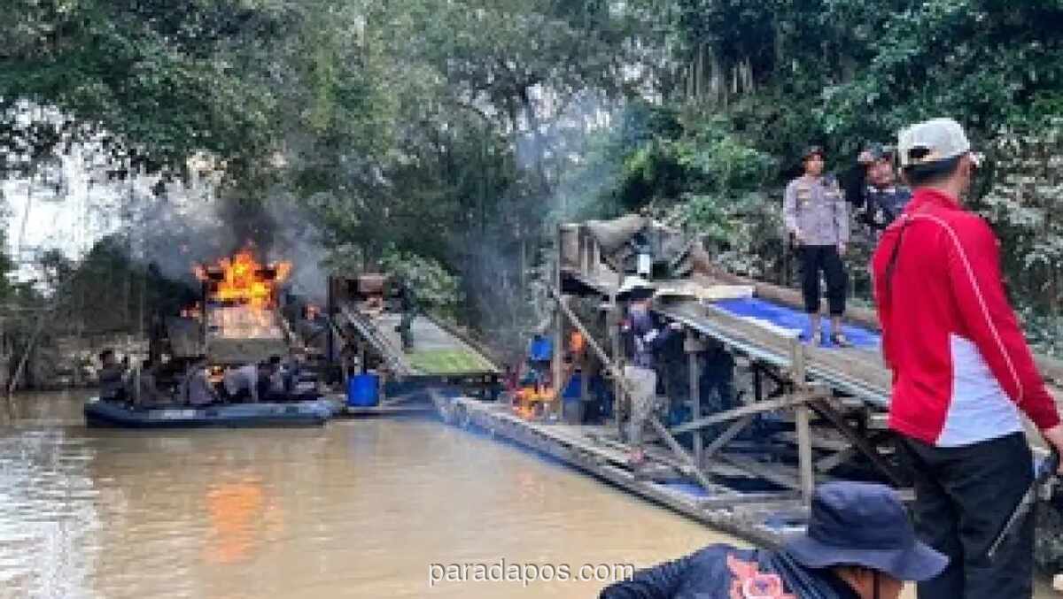 Polres Kuansing Musnahkan 145 Rakit PETI di Sungai Batang Kuantan