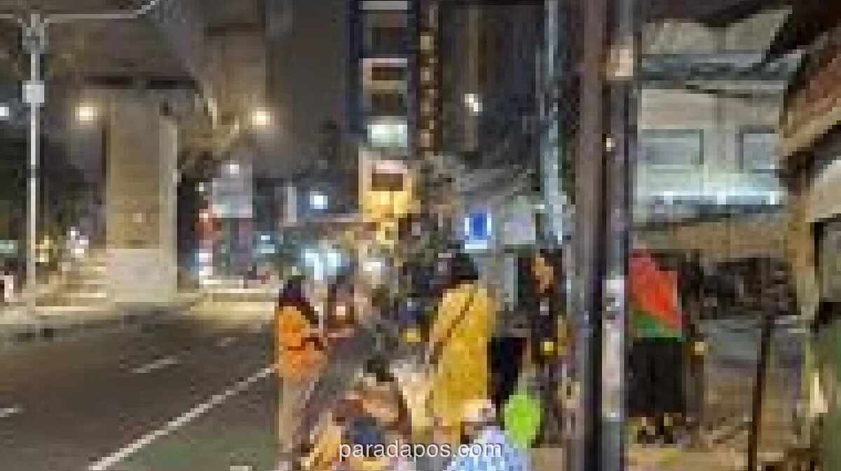 Pak Haji, Dermawan Misterius yang Rutin Bagikan Uang ke Tuna Wisma di Trotoar Panglima Polim