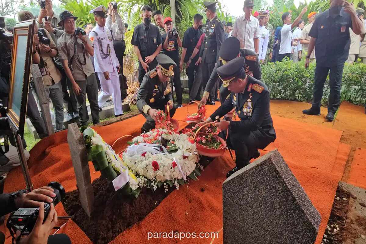 Menteri Pertahanan Pimpin Pemakaman Militer Ryamizard Ryacudu di TMP Kalibata