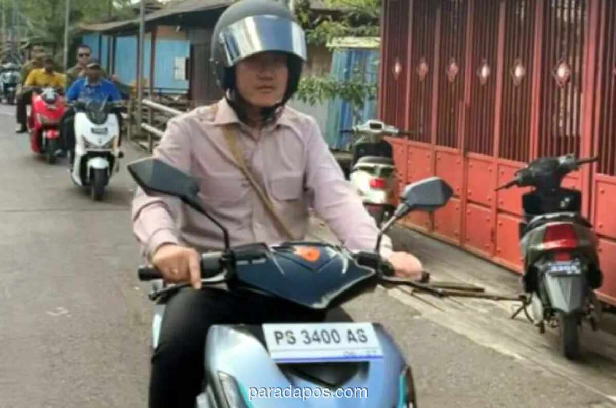 Gibran Pakai Motor Listrik Yadea saat Tinjau Pembangunan Gereja di Asmat, Papua