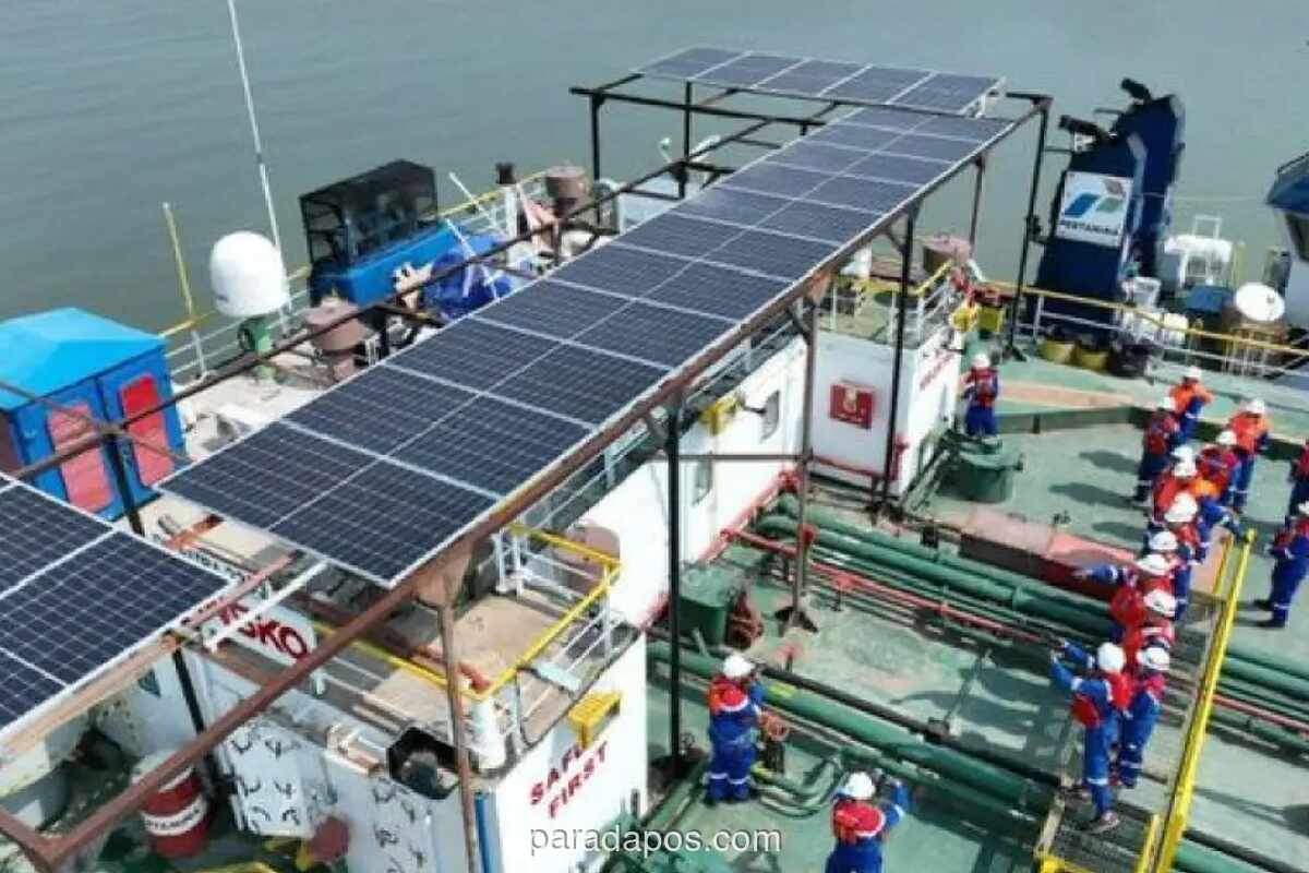 Pertamina Resmikan PLTS di Atas Kapal Tanker, Tekan Emisi 79,2 Ton CO₂ per Tahun