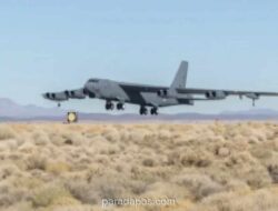 B-52 Jatuh di Pangkalan Edwards, Delapan Awak Tewas