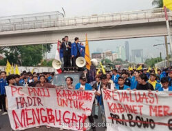 PMII Desak Evaluasi Total Kabinet Prabowo-Gibran dalam Aksi di Depan Gedung DPR