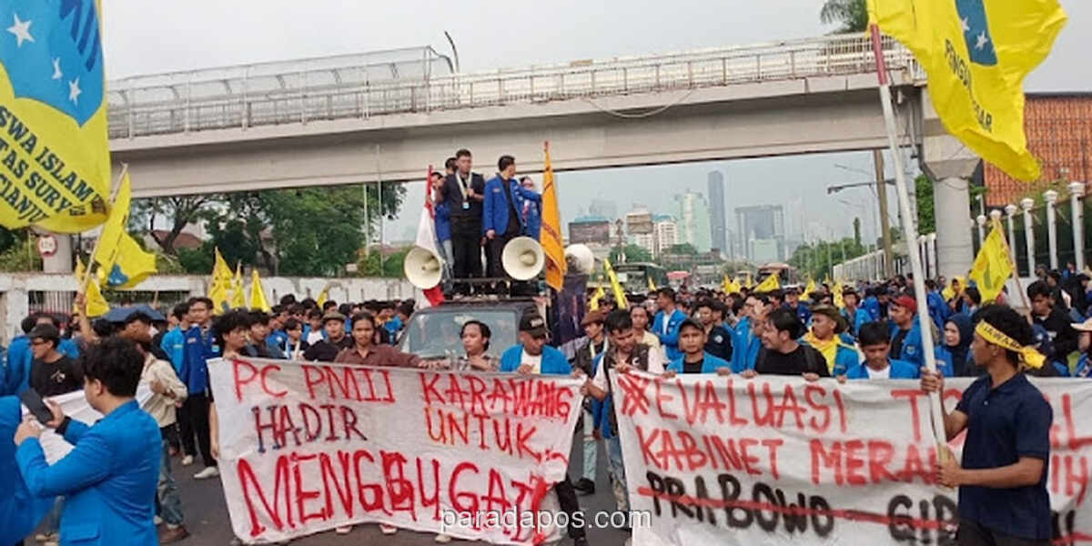 PMII Desak Evaluasi Total Kabinet Prabowo-Gibran dalam Aksi di Depan Gedung DPR
