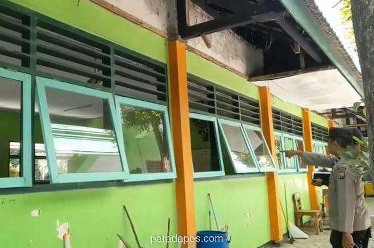 Ledakan Petasan Balon Udara Rusak Gedung SMAN 1 Badegan Ponorogo, Belajar Terhenti