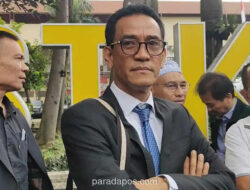 Penangkapan Roy Suryo dan Dokter Tifa Memanas, Kuasa Hukum Bentrok dengan Penyidik soal Pemaksaan Rompi Tahanan
