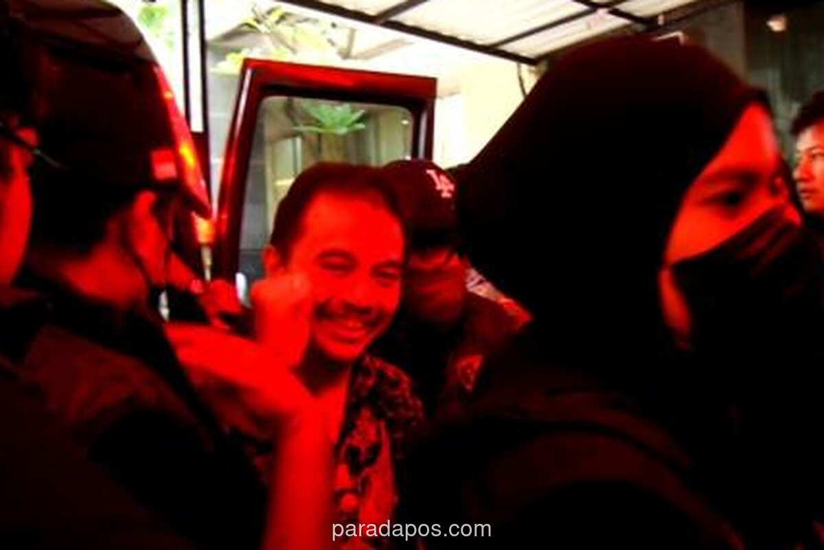 Roy Suryo dan Dokter Tifa Resmi Ditahan di Polda Metro Jaya Usai Perawatan Intensif