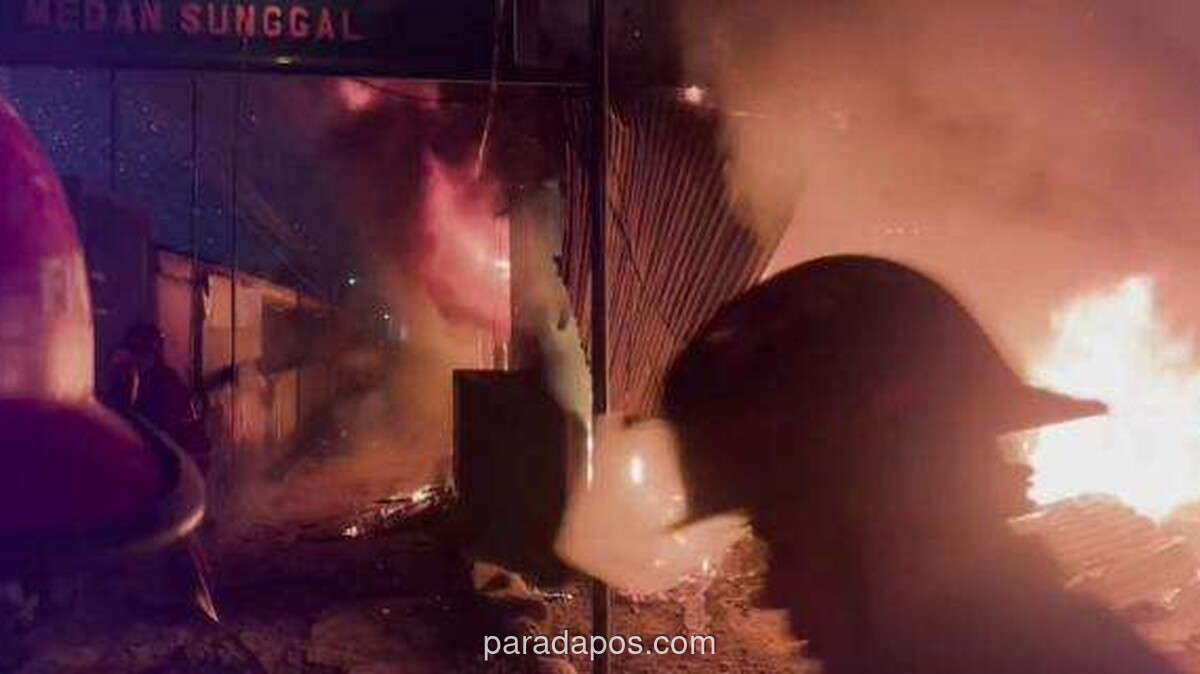 Ruko Penjual Bensin dan Gas Ludes Terbakar di Medan, Dua Penghuni Selamat