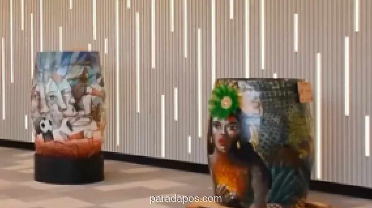 Seniman Guadalajara Sulap Tong Tequila Jadi Karya Seni Bertema Piala Dunia 2026