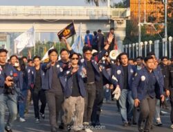 Mahasiswa Trisakti Gelar Aksi di Depan DPR, Suarakan Tiga Tuntutan Rakyat