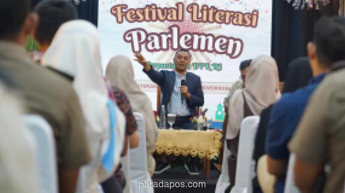 Willy Aditya Luncurkan Pojok Baca dan Bagikan Buku Harian untuk Petugas DPR