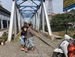 KAI Akan Laporkan Pengendara Ojol yang Nekat Terobos Jembatan Rel Kereta di Petamburan