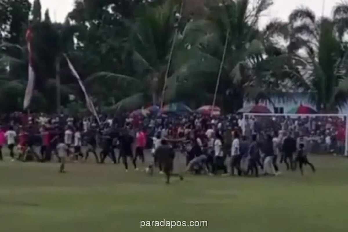 Kericuhan Laga Tarkam Kades Cup IV di Jember, Wasit Dikeroyok Usai Anulir Gol