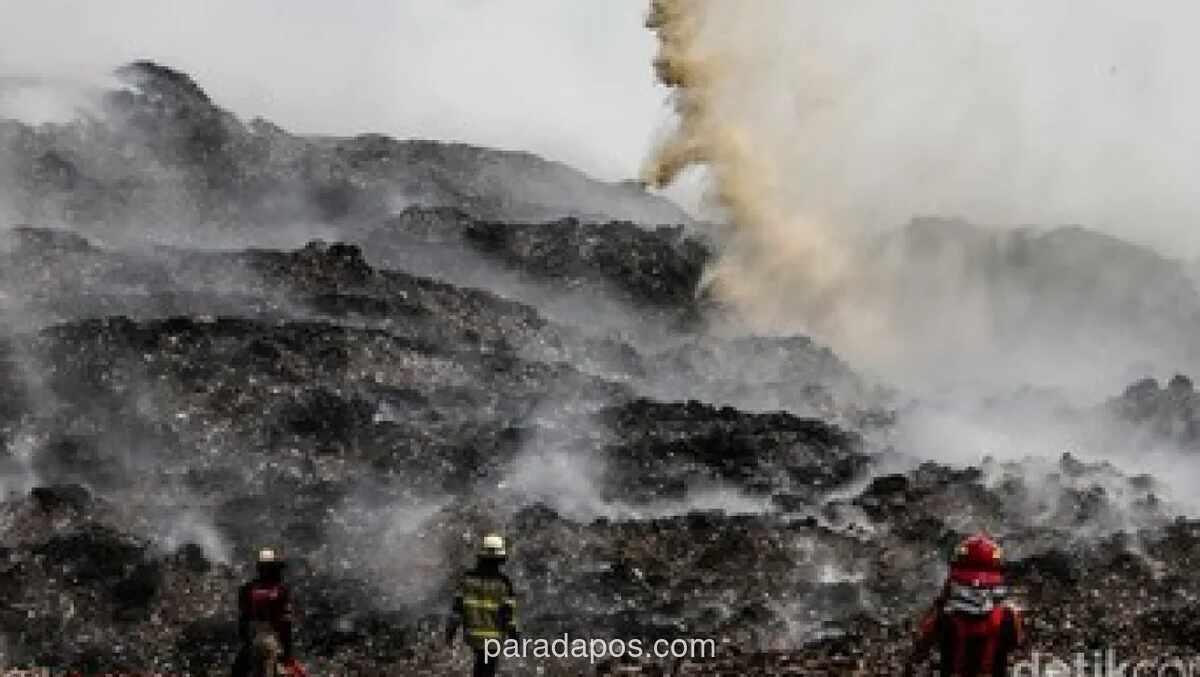 Kebakaran TPA Jatiwaringin Enam Hari Belum Padam, 232 Jiwa Mengungsi