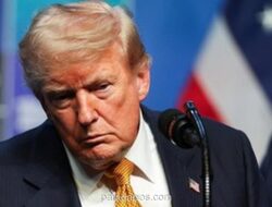 Trump Pertimbangkan Serangan Masif ke Iran, Imbau Warga AS di Timur Tengah Siaga
