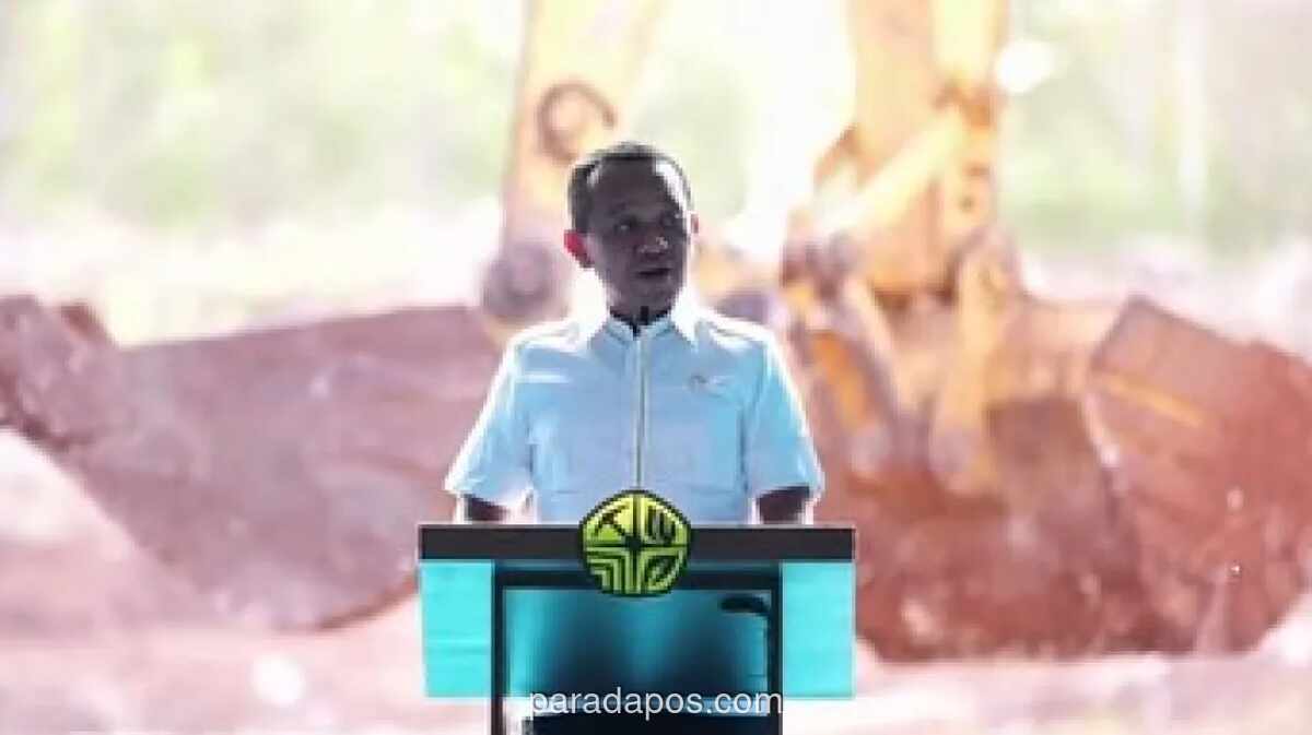 Bahlil Ledek Kacamata Hitam Nusron di Tengah Peresmian Proyek LNG Abadi Masela
