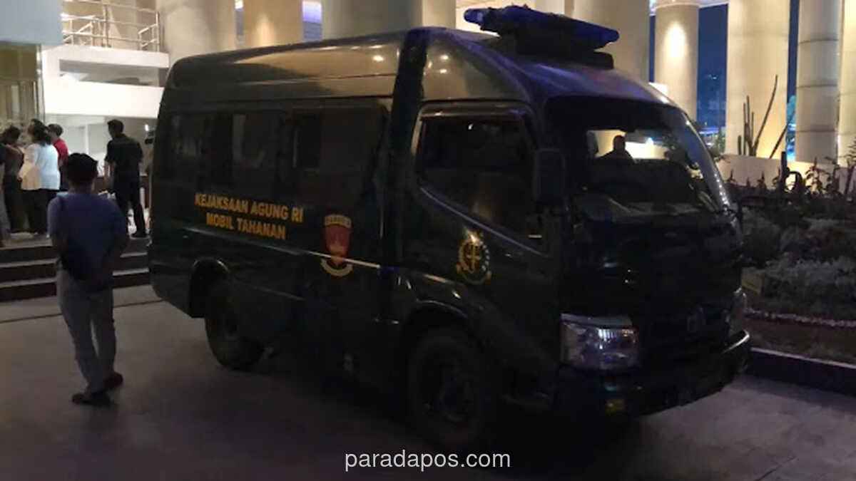Kejagung Siagakan Mobil Tahanan Saat Periksa Eks Jampidsus Febrie Adriansyah sebagai Saksi TPPU