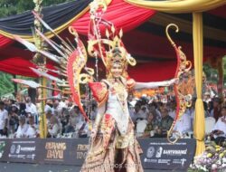 Gubernur Khofifah Resmi Buka Banyuwangi Ethno Carnival 2026, Angkat Tema Perang Bayu ke Panggung Global