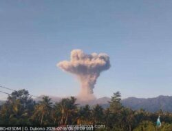 Gunung Dukono Erupsi, Kolom Abu Capai 2.100 Meter di Atas Puncak