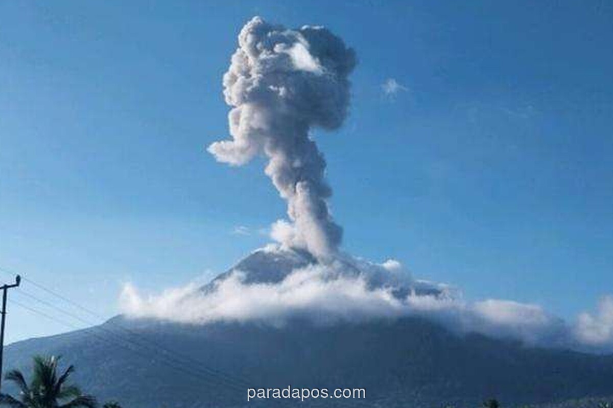 Gunung Lewotobi Laki-Laki Erupsi, Kolom Abu Capai 1.400 Meter dan Hujan Kerikil Landa Sejumlah Desa