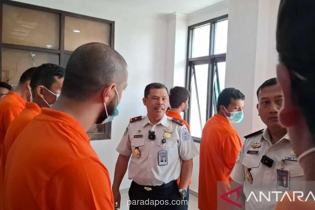 Imigrasi NTT Selidiki Dugaan Perdagangan Manusia di Balik 16 WNA Uzbekistan Terdampar di Alor