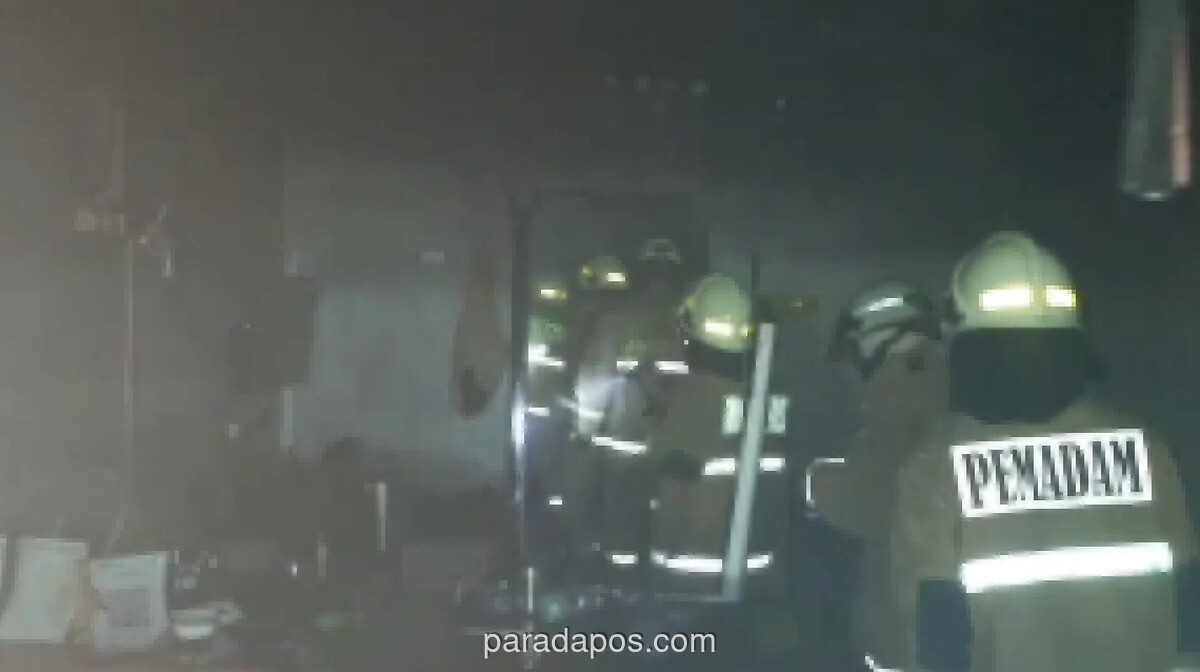 Kebakaran Landa Kafe di Ciracas, 30 Personel Damkar Dikerahkan