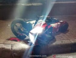 Pengendara Motor Tewas Kecelakaan Tunggal di Meruya Jakbar, Diduga Hilang Kendali