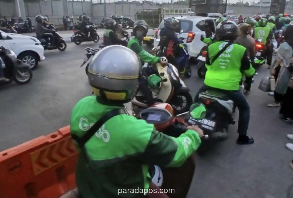 Wakil Ketua Komisi V DPR Desak Pemerintah Segera Terbitkan Aturan Teknis Skema Pendapatan Ojol 92:8