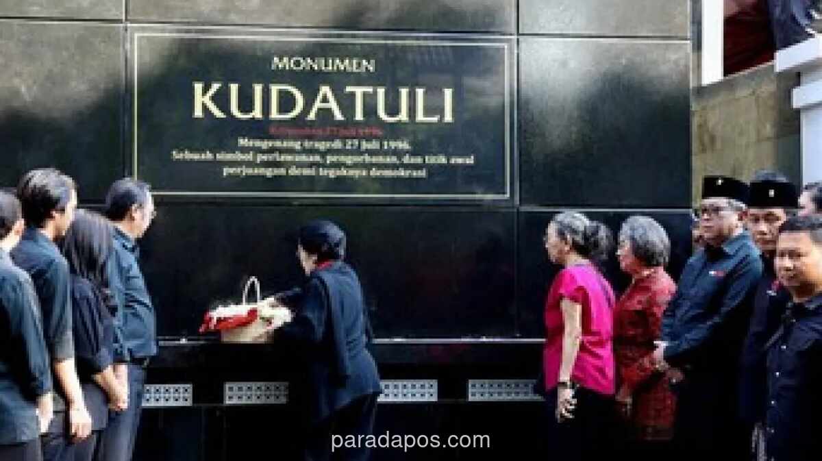 Megawati Pimpin Tabur Bunga Peringati 30 Tahun Tragedi Kudatuli di Markas PDIP