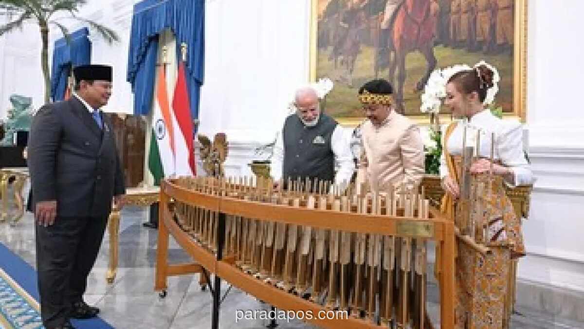 Prabowo Hadiahkan Satu Set Angklung ke PM Modi, Momen Diplomasi Budaya di Istana Merdeka