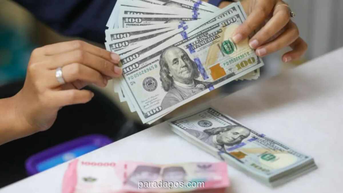 Rupiah Diperkirakan Terus Tertekan ke Kisaran Rp18.050 per Dolar AS, Dipicu Data Manufaktur dan Sentimen Global
