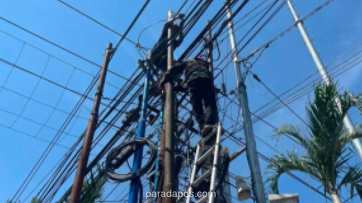 Pemkot Banjarmasin Uji Coba Tiang Bersama untuk Merapikan Kabel Utilitas di Jalan Protokol