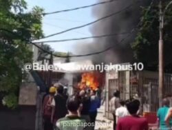Bentrokan di Menteng: 1 Tewas, 4 Luka, Bangunan dan Motor Ludes Terbakar