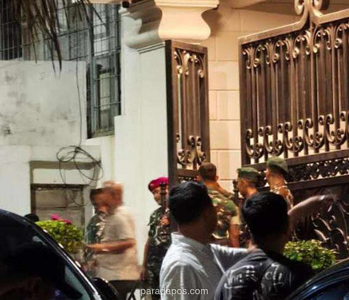 TNI Jaga Rumah Jampidsus Febrie Usai Polri Sita Rp476 Miliar dan 74 Kg Emas