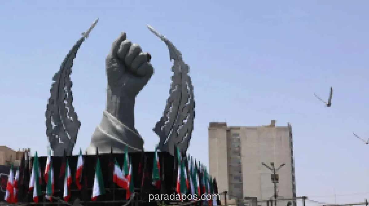 Ribuan Pelayat Iringi Pemakaman Khamenei, Seruan Balas Dendam terhadap Trump Menggema di Teheran