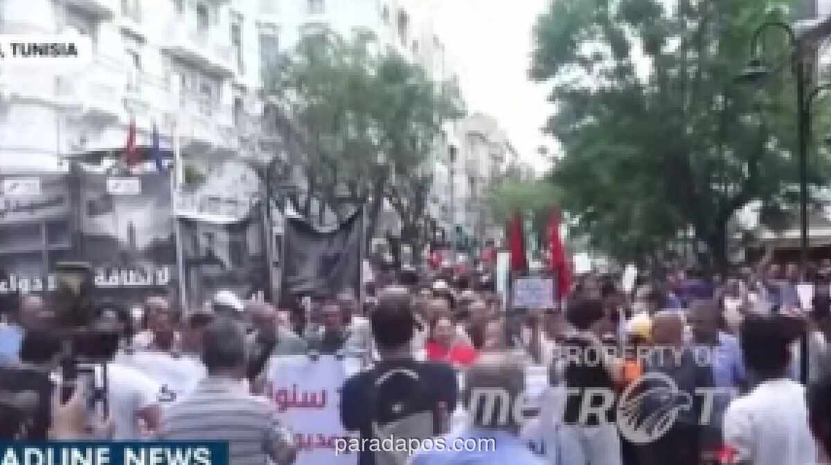 Ratusan Warga Tunisia Tuntut Presiden Kais Saied Mundur di Tengah Krisis Pelayanan Publik dan Gelombang Panas
