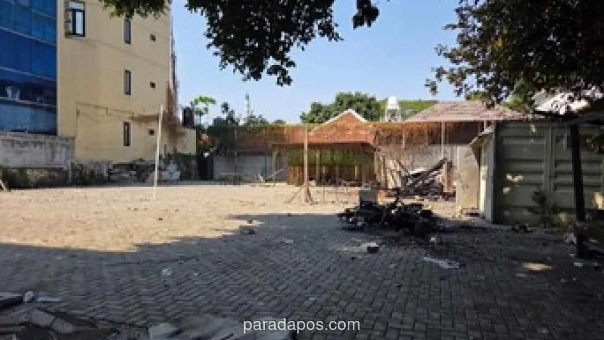 Polisi Sisir Lokasi Bentrokan Maut di Menteng, Temukan Jejak Darah dan Puing Bangunan Terbakar