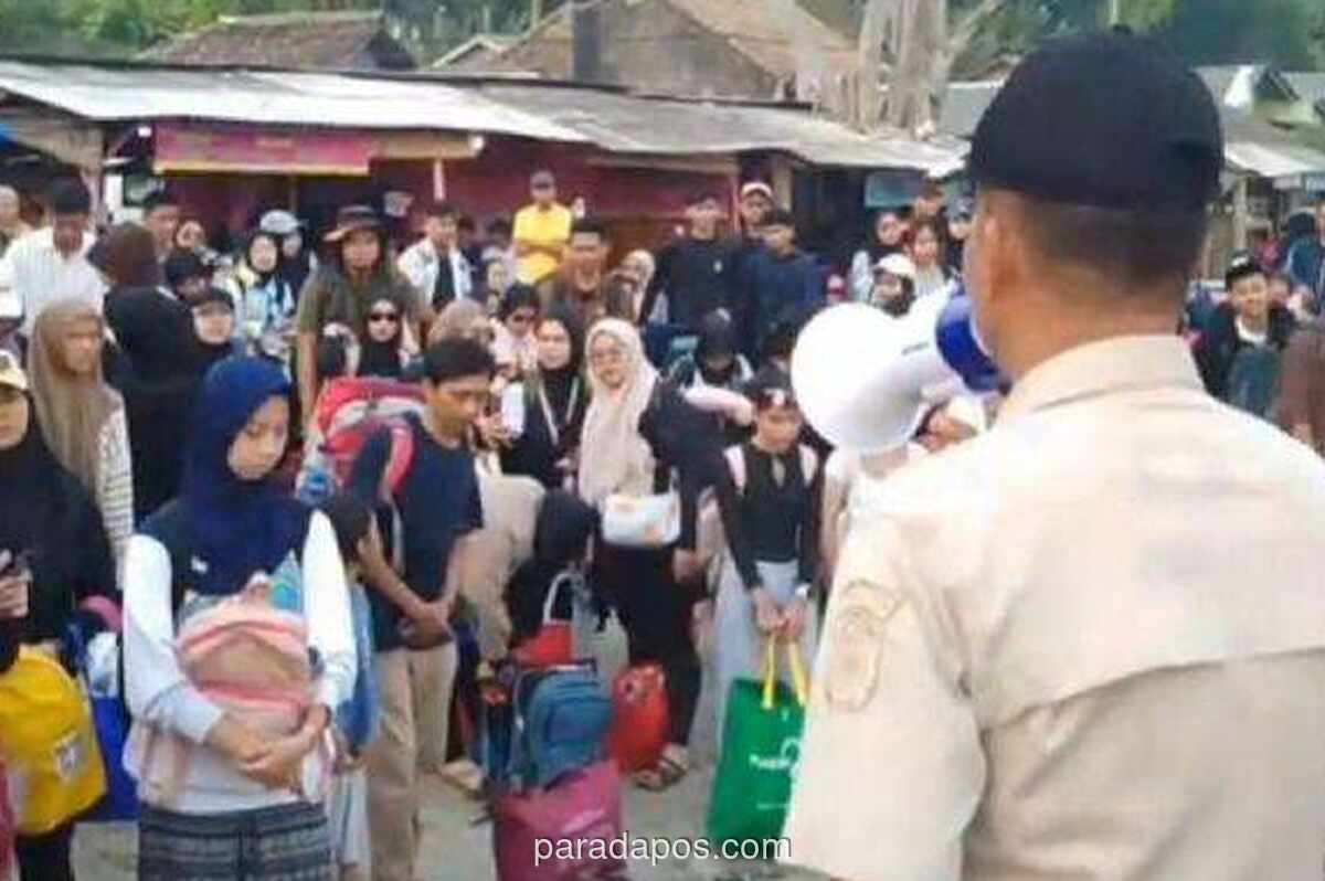 Wisatawan Padati Pulau Sebesi di Tengah Status Siaga Gunung Anak Krakatau, Pengawasan Diperketat