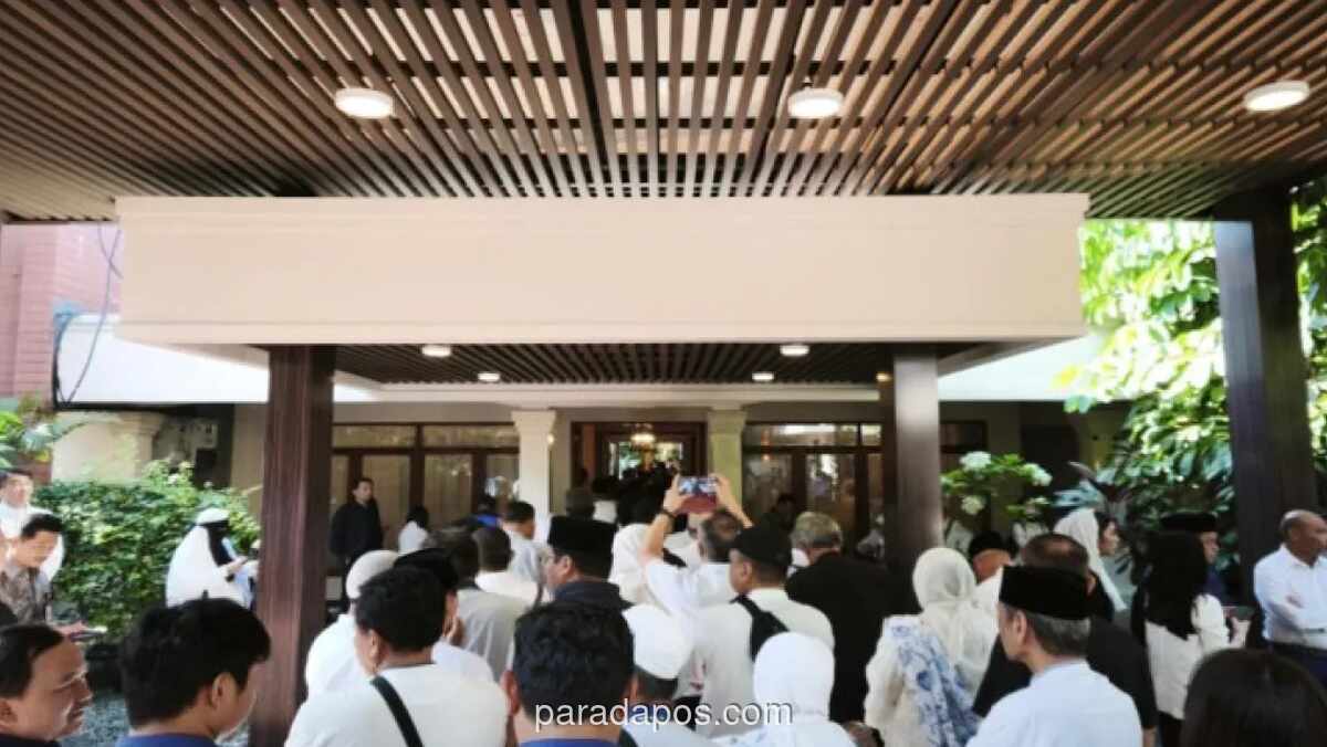 Pelayat Padati Rumah Duka Rachmat Gobel, Surya Paloh Hadir Beri Penghormatan Terakhir