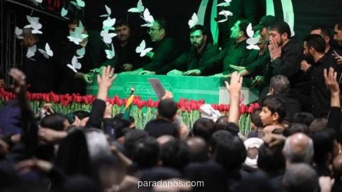 Peti Jenazah Ayatollah Khamenei Diperlihatkan ke Publik di Tehran untuk Pertama Kalinya