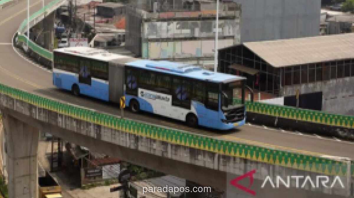 TransJakarta Sesuaikan Rute Koridor 13 Imbas Truk Tabrak JPO di Jakarta Selatan