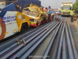 Truk Muatan Besi Tabrak Truk Tanah di Tol JORR Akibat Micro Sleep, Lalin Macet 5 Kilometer
